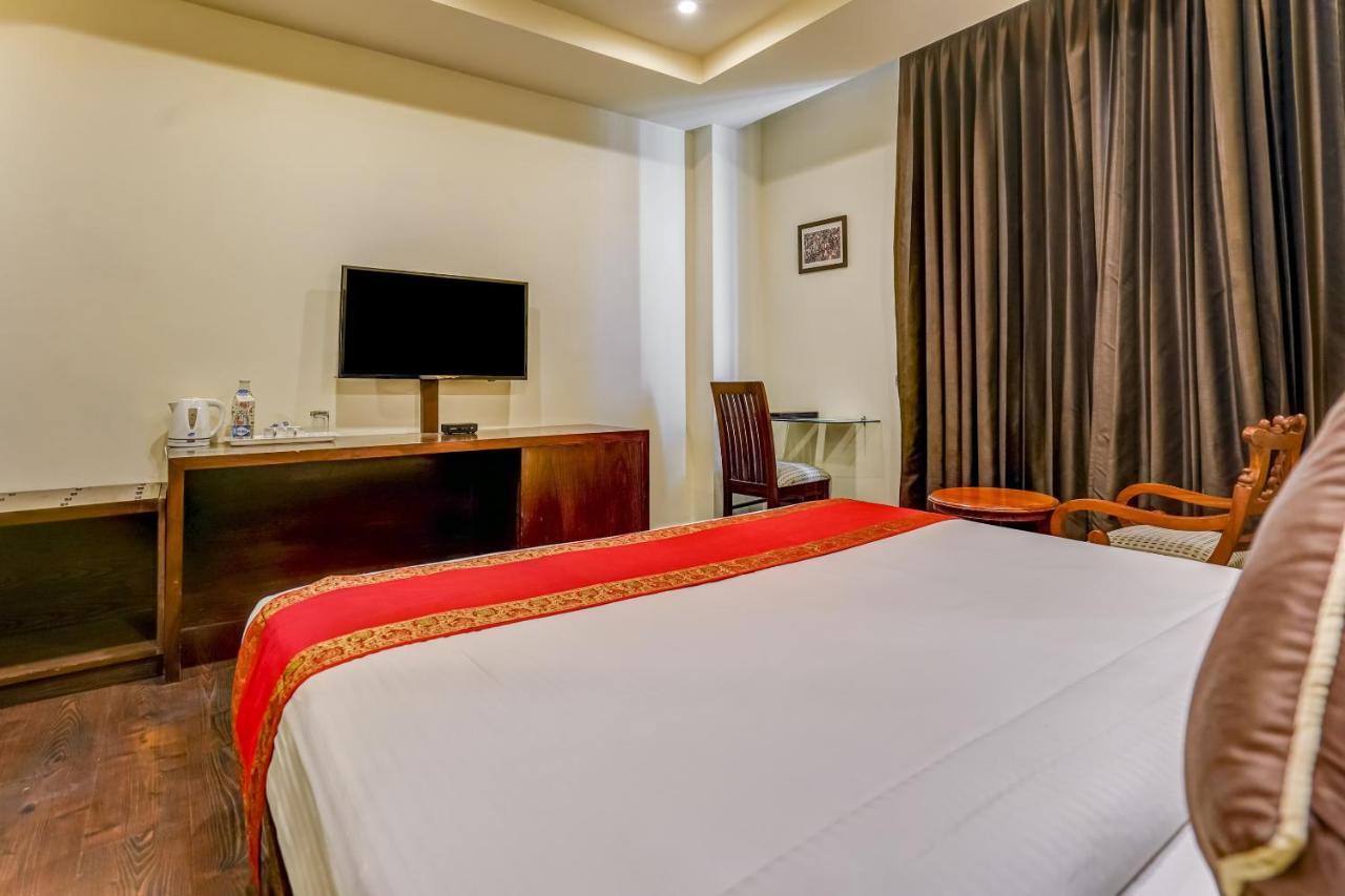 Townhouse 552Hotel Royal Court Jalandhar Eksteriør billede