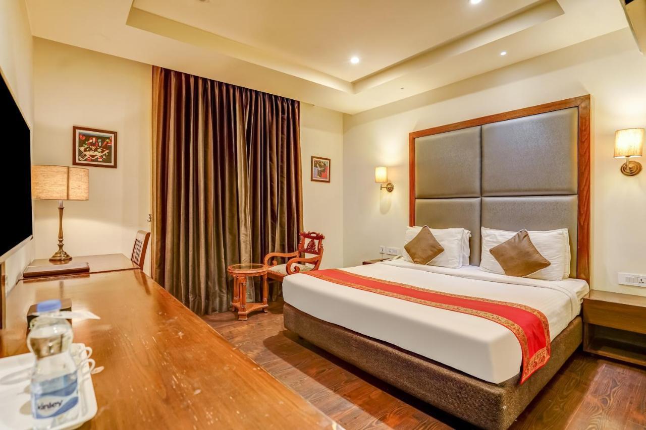 Townhouse 552Hotel Royal Court Jalandhar Eksteriør billede
