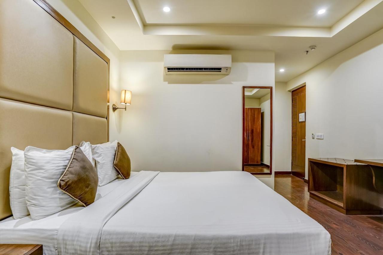 Townhouse 552Hotel Royal Court Jalandhar Eksteriør billede
